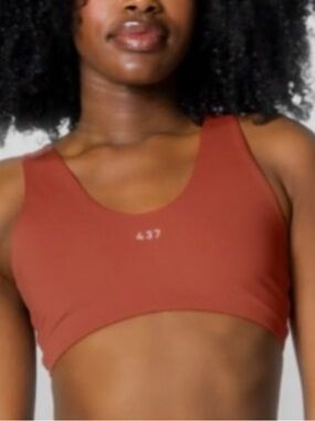 437 sports bra